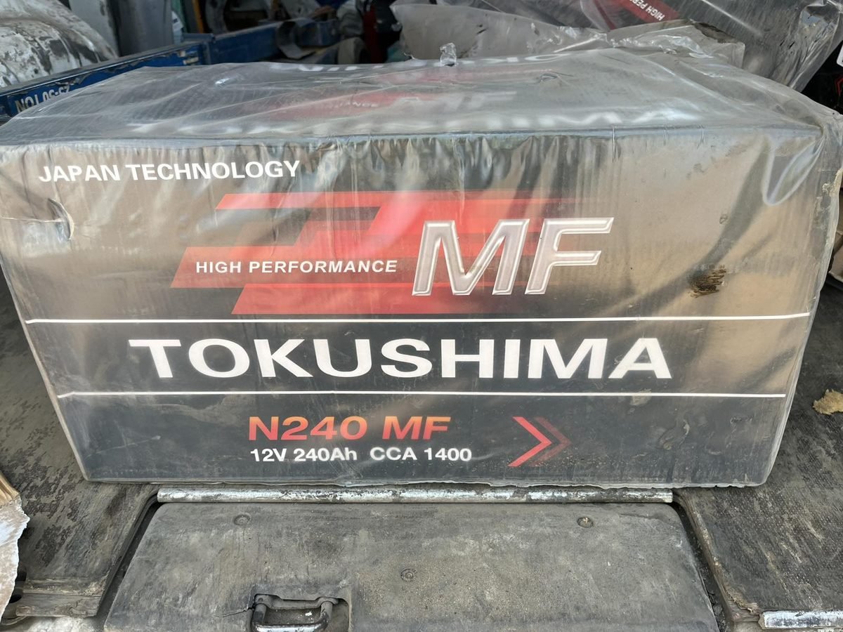 Нов акумулатор Tokushima N240 MF 12V 240Ah CCA 1400 във фабрично фолио